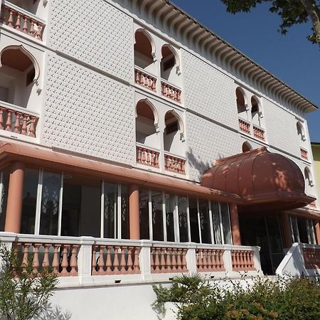 Hotel Victory Чезенатико Экстерьер фото