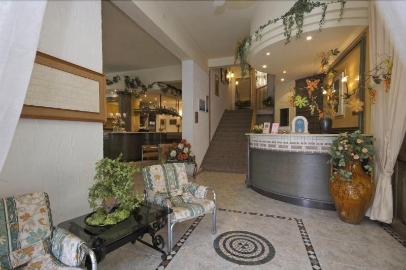 Hotel Victory Чезенатико Экстерьер фото