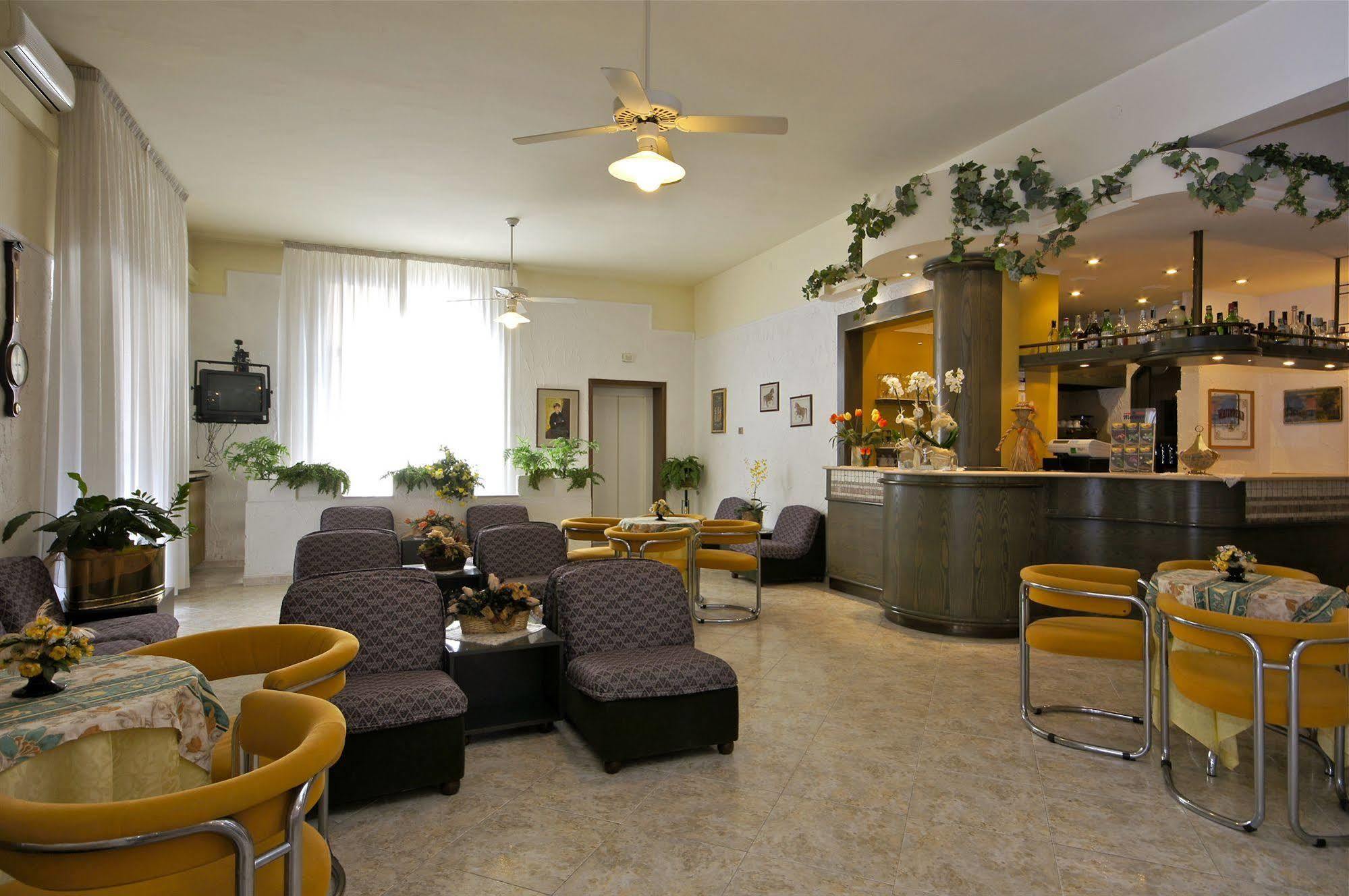 Hotel Victory Чезенатико Экстерьер фото