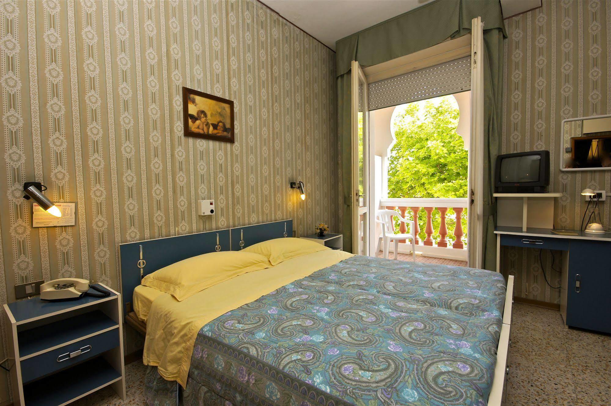 Hotel Victory Чезенатико Экстерьер фото
