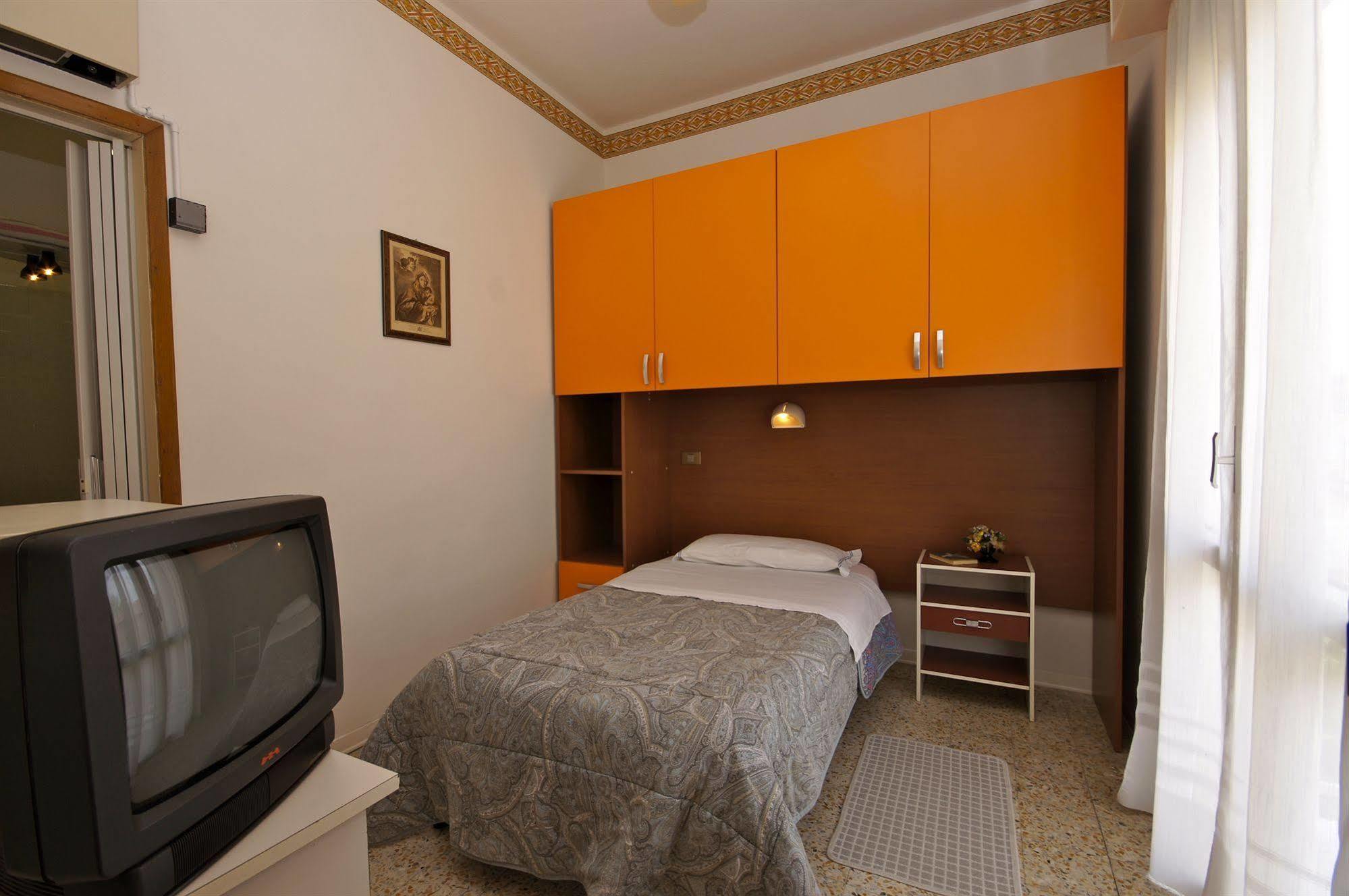 Hotel Victory Чезенатико Экстерьер фото