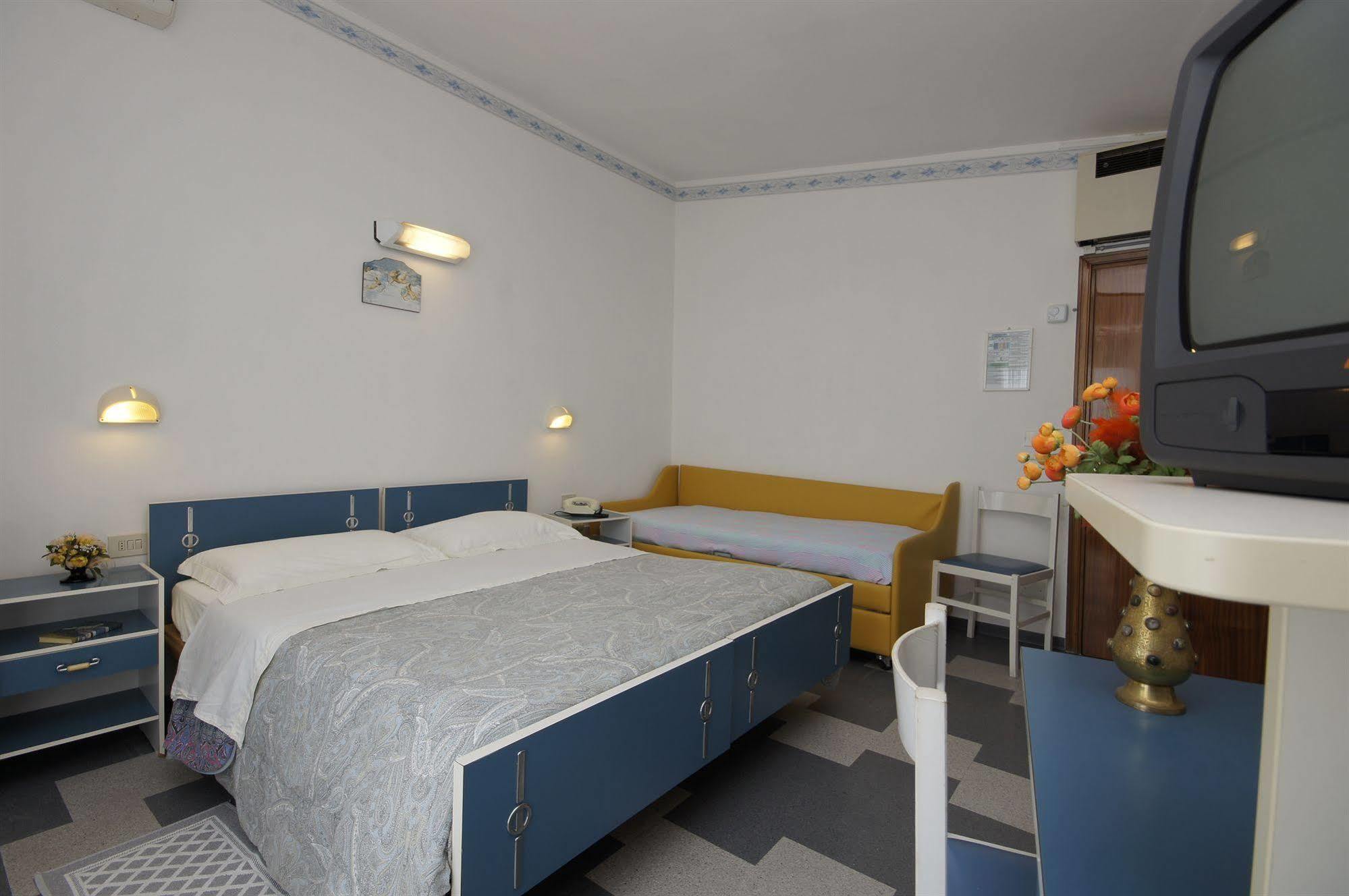 Hotel Victory Чезенатико Экстерьер фото