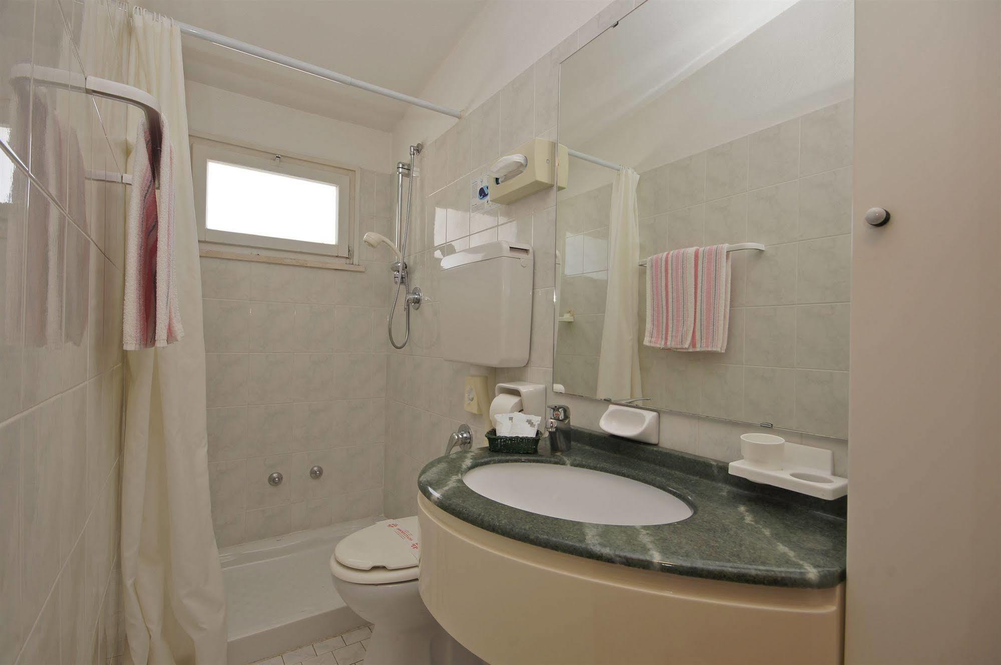 Hotel Victory Чезенатико Экстерьер фото